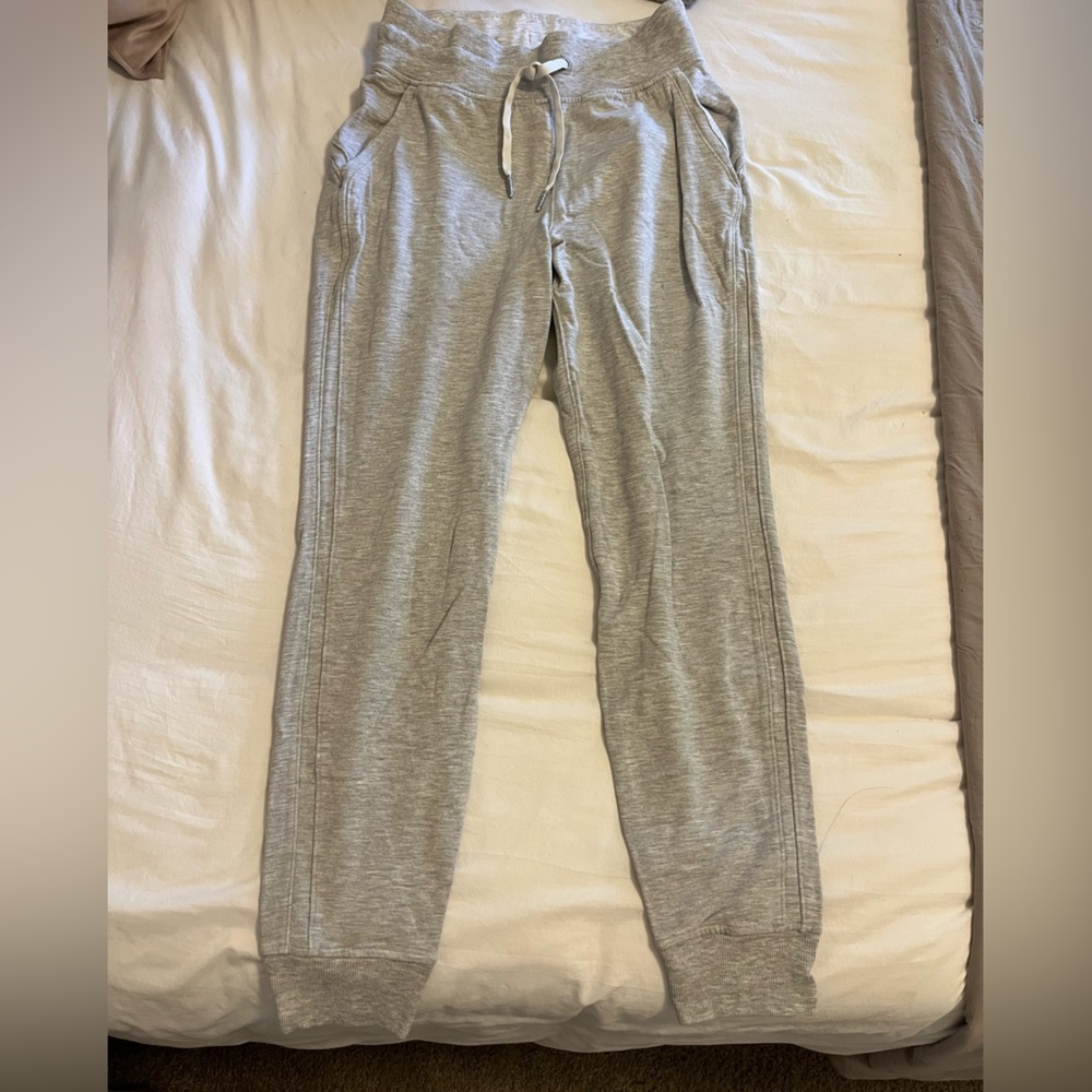 LULULEMON READY TO RULU JOGGERS SIZE 4